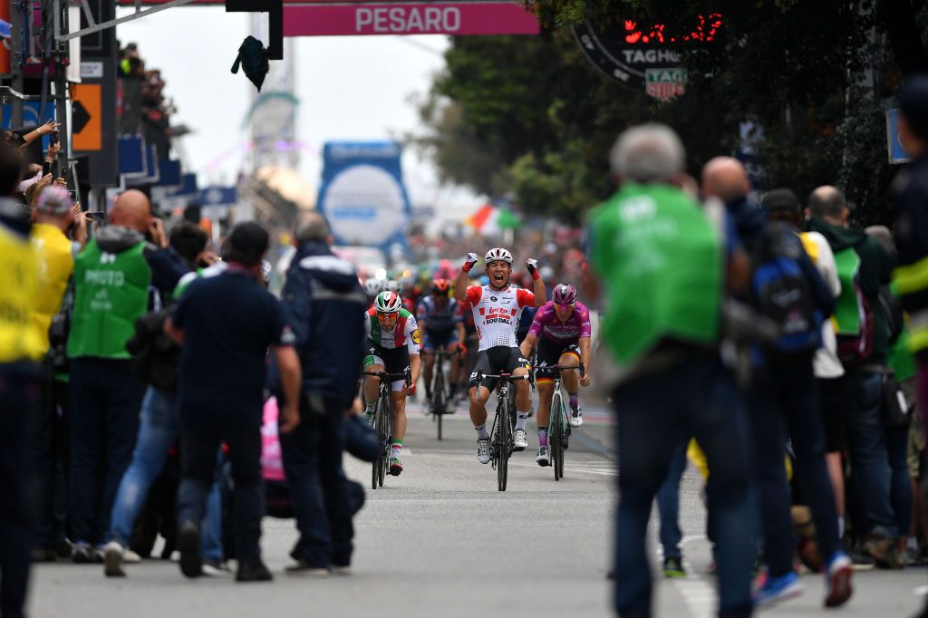 A long shot of Ewan celebrating his second career Giro stage win