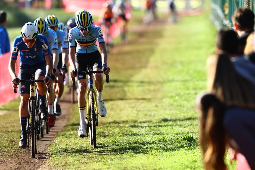 The riders take on the fast, short circuit in Pontevedra