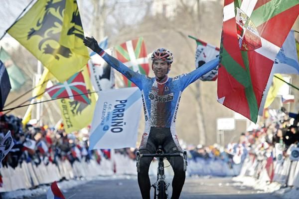 Zdenek Stybar strolls to a hero's welcome at the finish line.