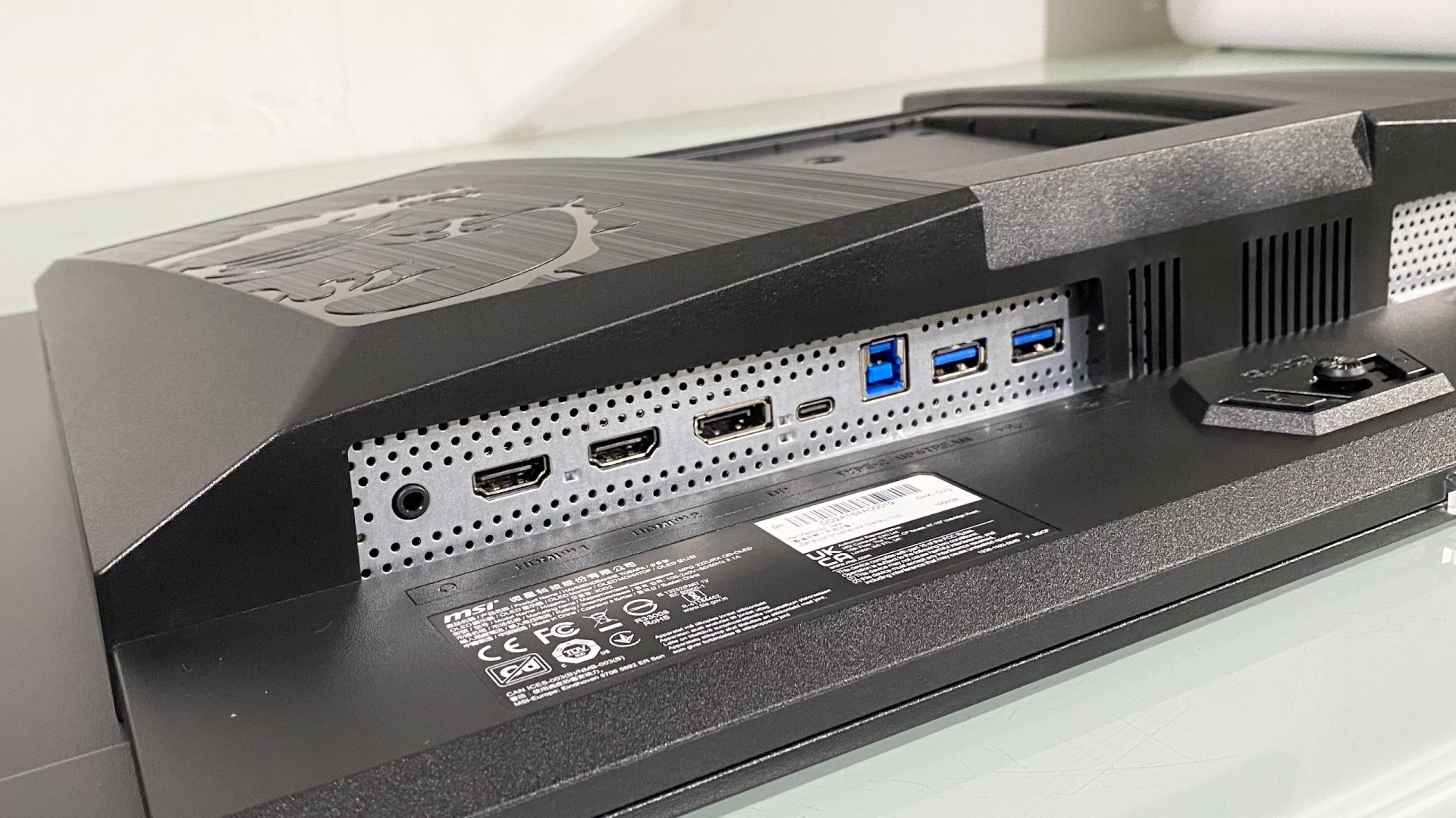 MSI MPG 322URX