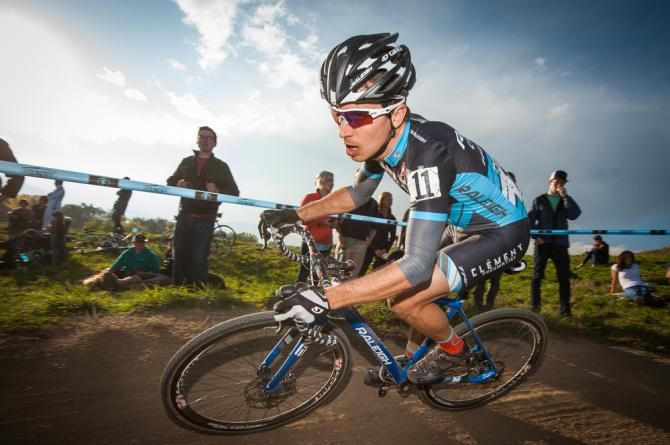 Allen Krughoff (Raleigh Clement) staying close to the leaders while going down a twisty descent. Boulder Cup.