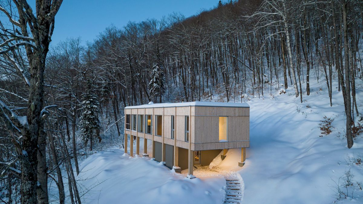 Chez Léon is a contemporary Canadian retreat in the Quebec countryside