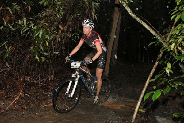 Rosemary Barnes in second in the elite women's race