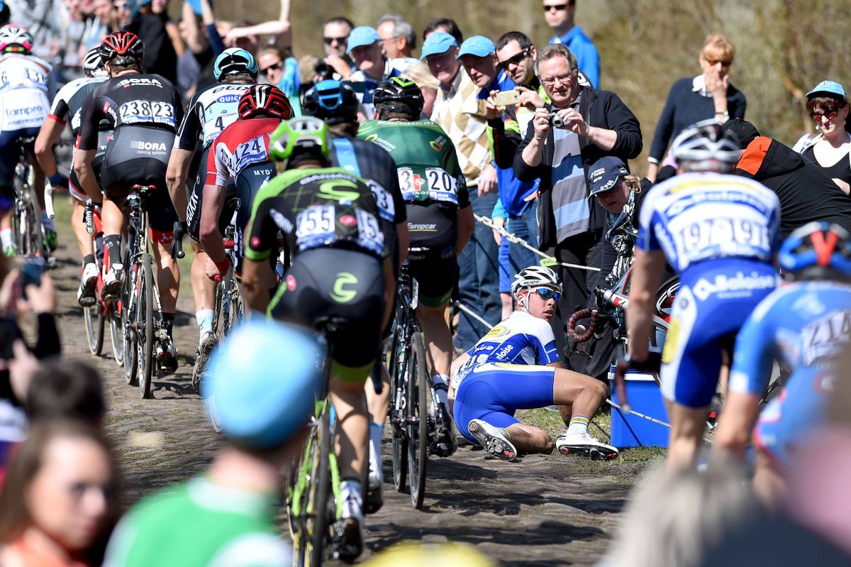 Jelle Wallays (Topsport Vlaanderen-Baloise) hits the deck
