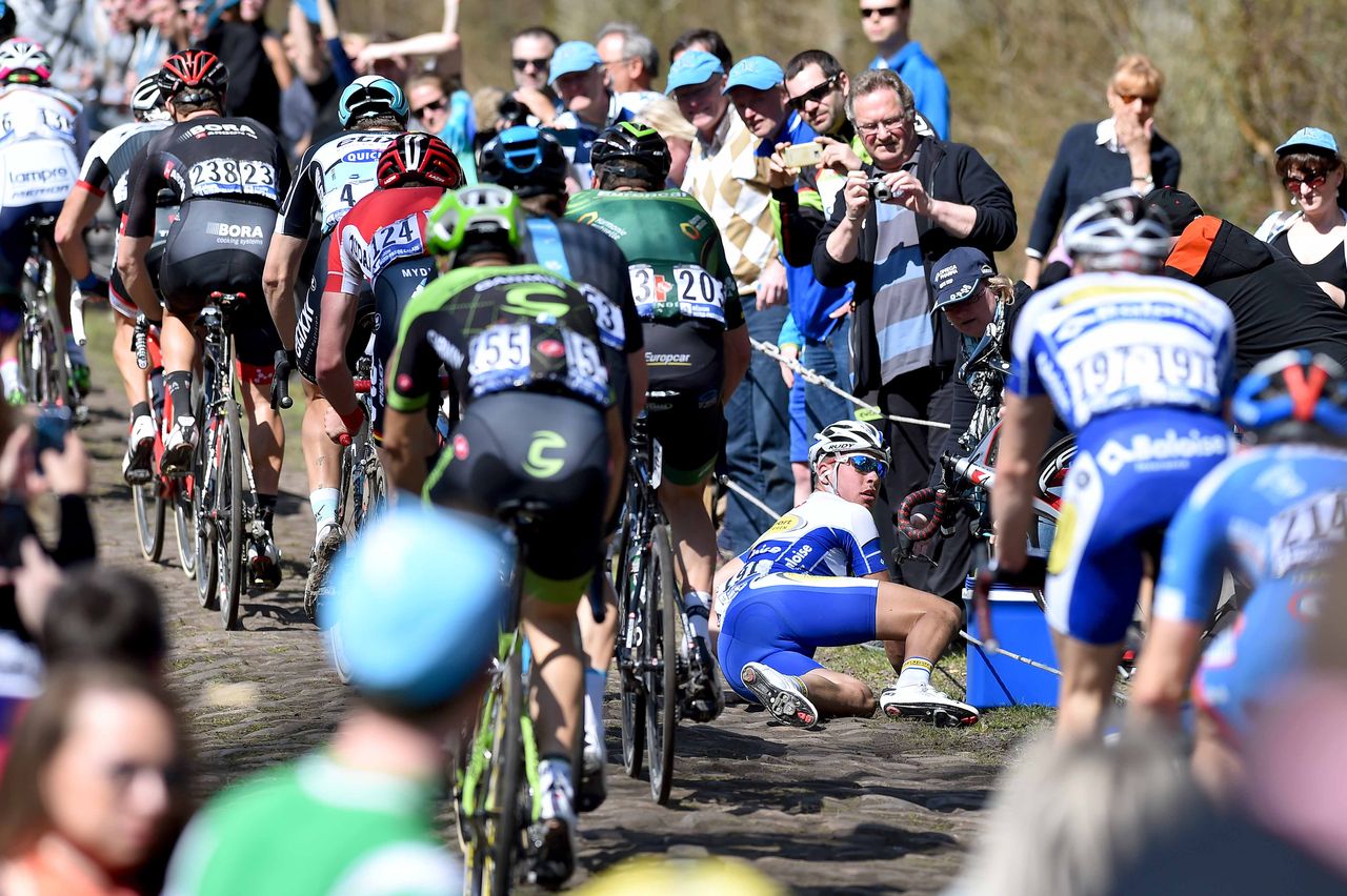 Jelle Wallays (Topsport Vlaanderen-Baloise) hits the deck