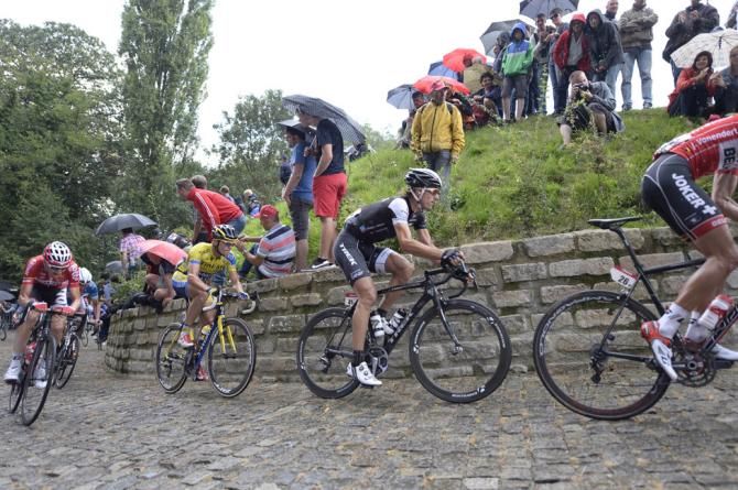 Fabian Cancellara takes on the Muur van Geraardsbergen