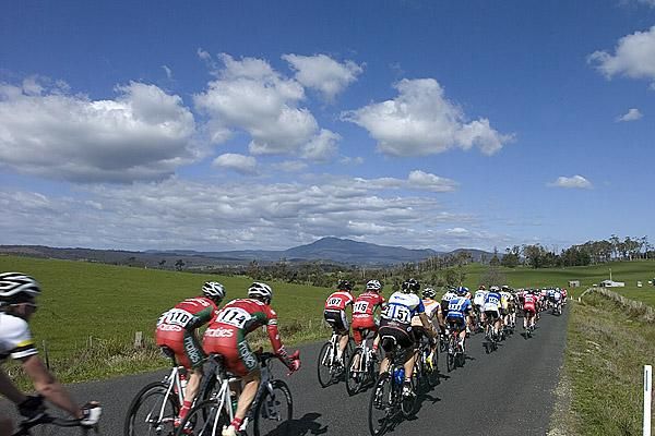 The Tour descends into a valley near Lilydale with Mt.Arthur in the background.