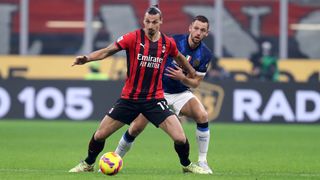 tefan de Vrij of FC Internazionale and Zlatan Ibrahimovic of AC Milan battle for the ball during the Serie A match between AC Milan and FC Internazionale at Stadio Giuseppe Meazza