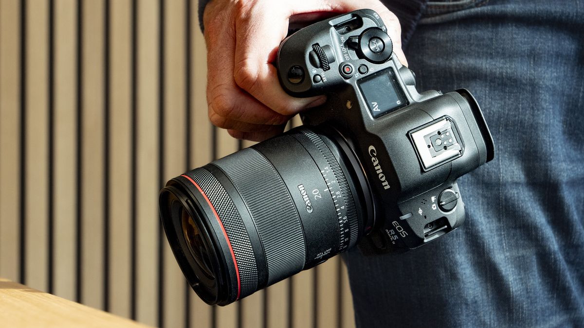 Canon RF 20mm F1.4L VCM lens, attached to the EOS R5 Mark II camera, in the hand