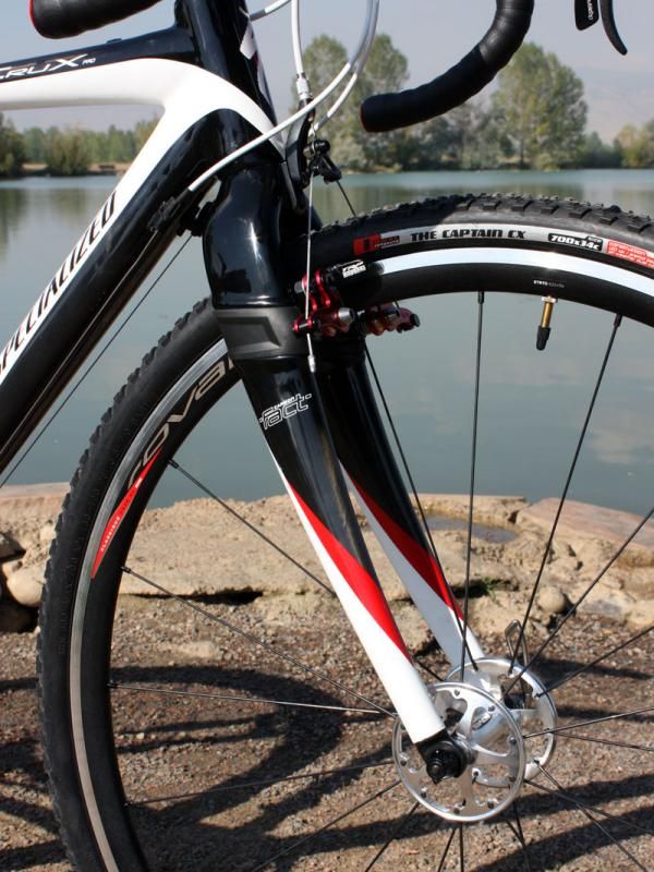 The FACT carbon fork features Speed Zertz inserts around the brake posts