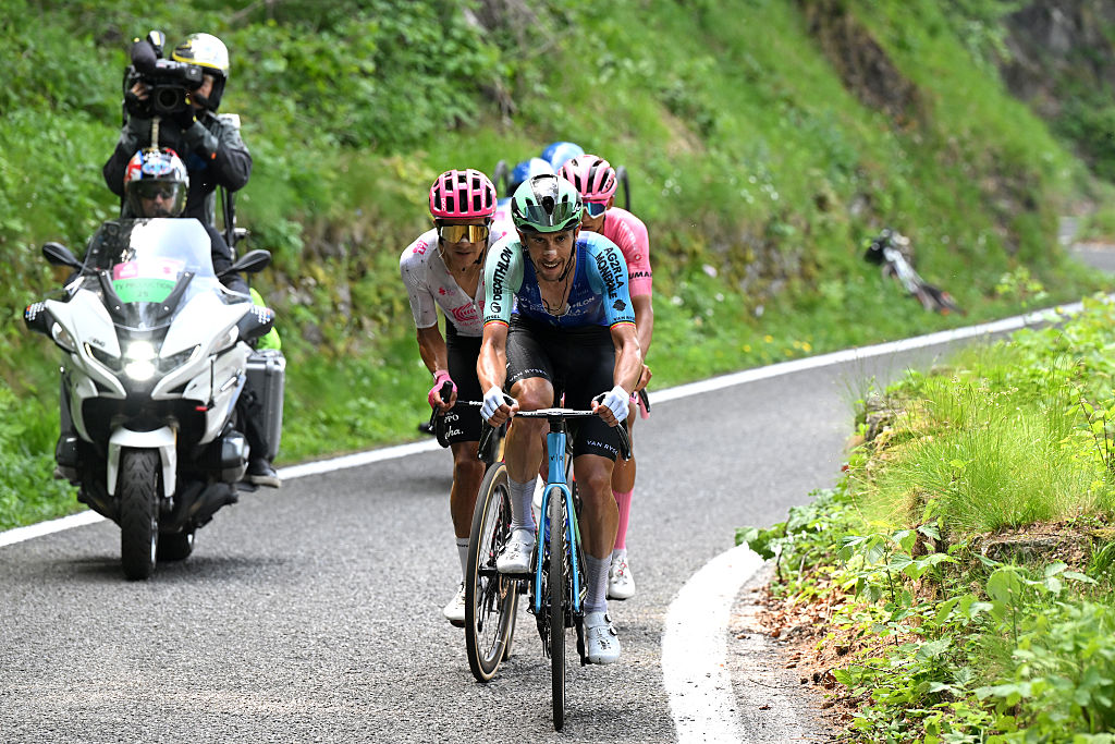 SESTRIERE VIALATTEA ITALY MAY 31 LR Richard Carapaz of Ecuador and Team EF Education EasyPost and Dries De Bondt of Belgium and Team Decathlon AG2R La Mondiale compete during the 108th Giro dItalia 2025 Stage 20 a 2053km stage from Verres to Sestriere Vialattea 2036m UCIWT on May 31 2025 in Sestriere Vialattea Italy Photo by Dario BelingheriGetty Images