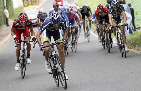 Marco Marcato (Vacansoleil-DCM) launches the decisive late-race attack with Greg Van Avermaet (BMC) close behind.