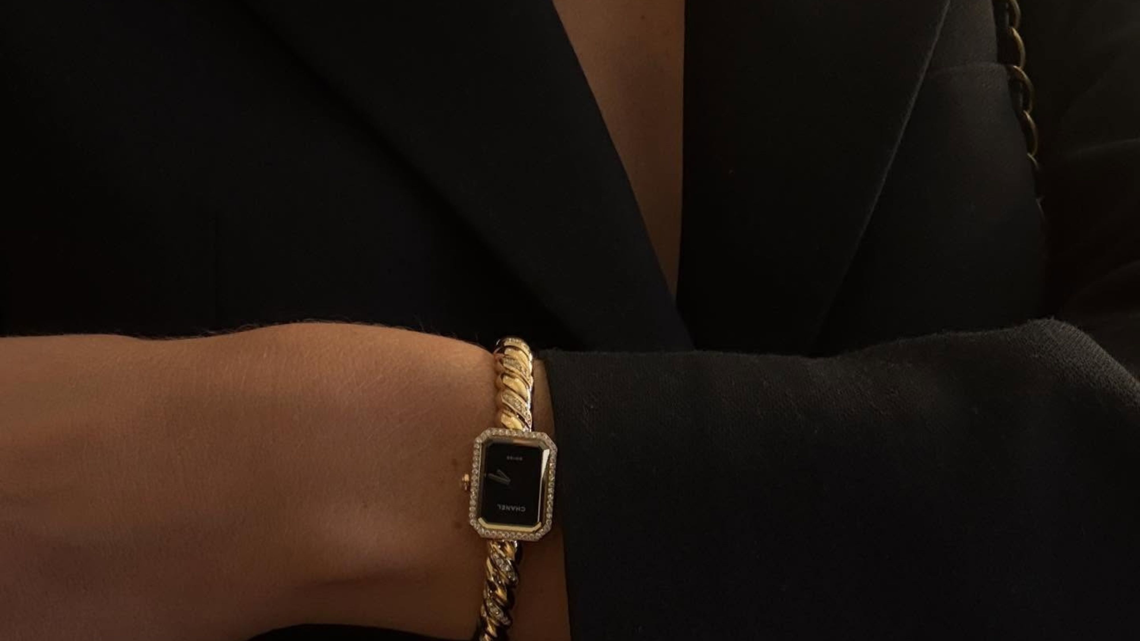 @christietyler wearing chic jewelry