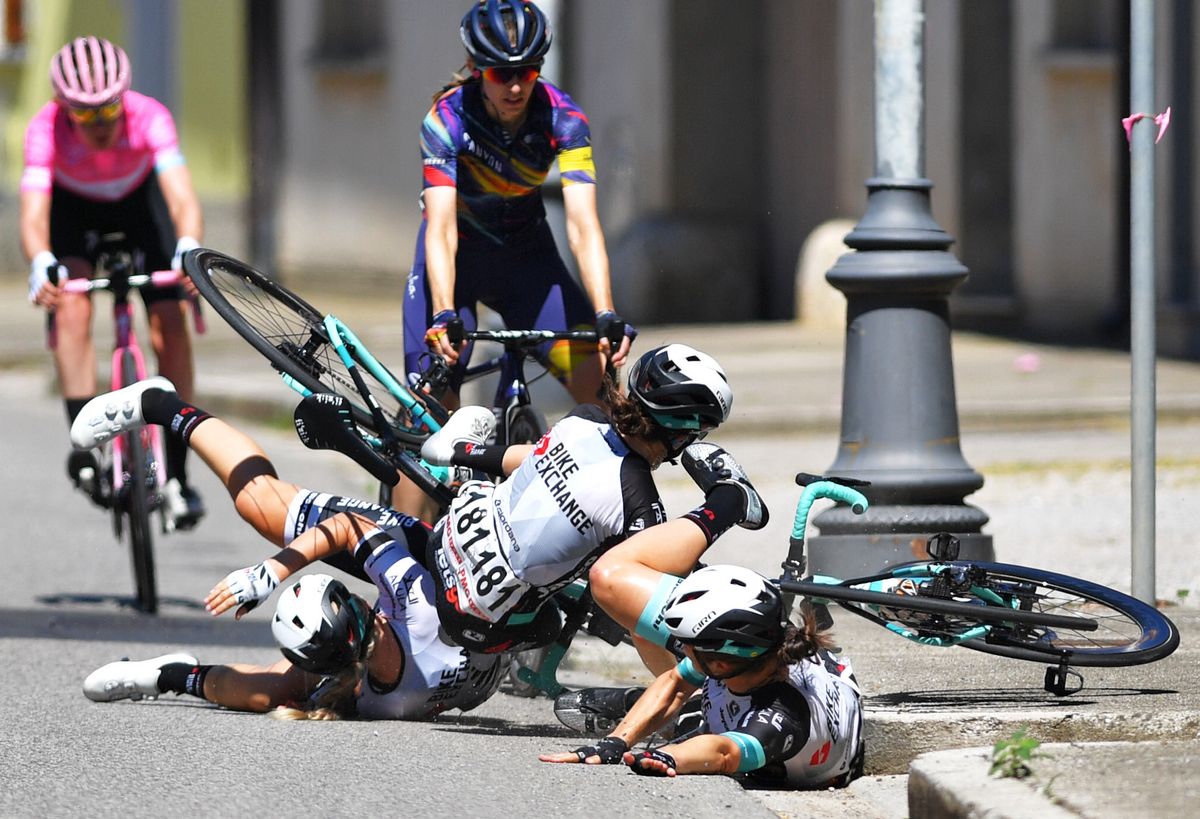  Amanda Spratt, Georgia Williams and Grace Brown of Australia crash on stage 8 of the Giro d&#039;Italia Donne