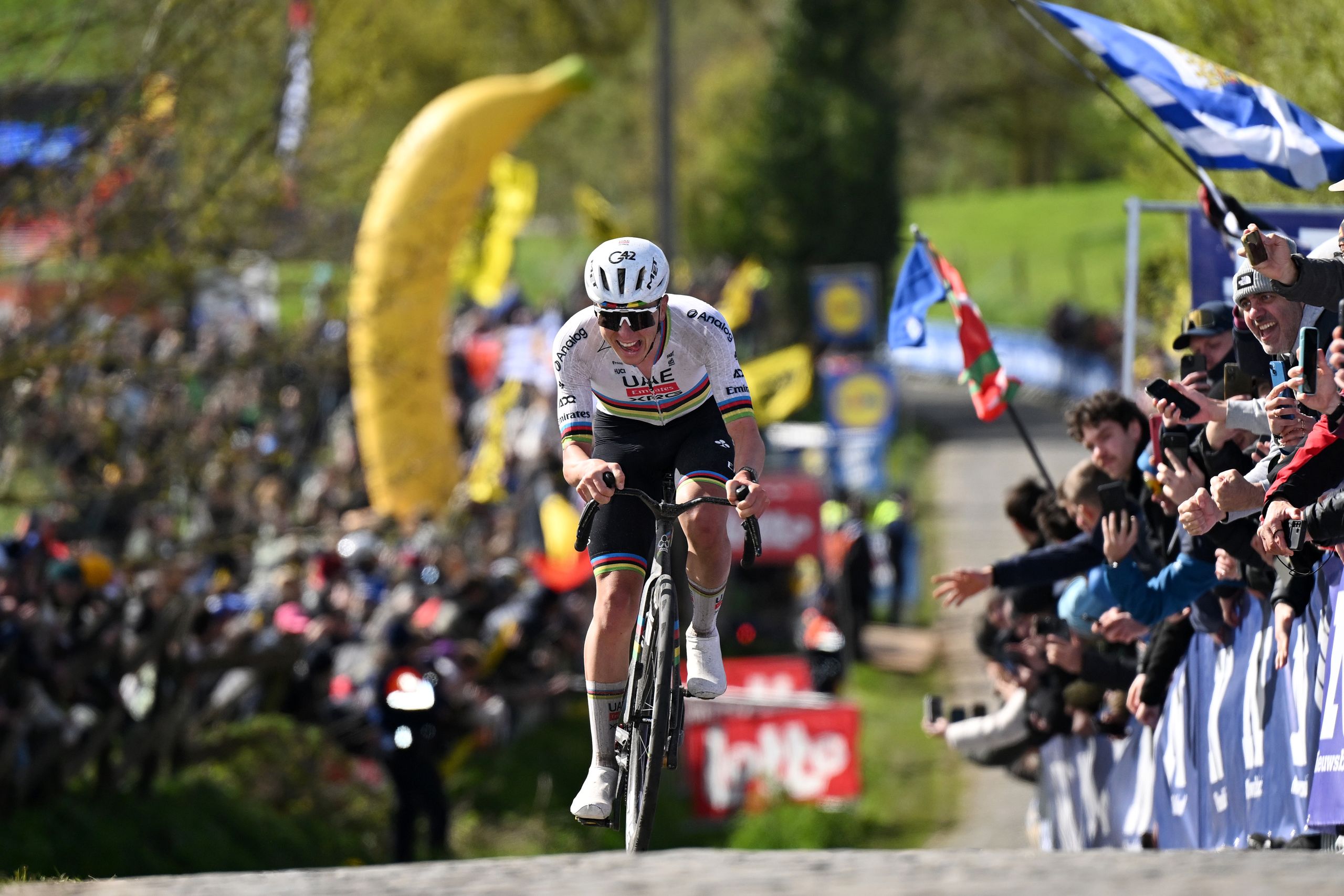 As it happened: Winning record equalled at Tour of Flanders 2026