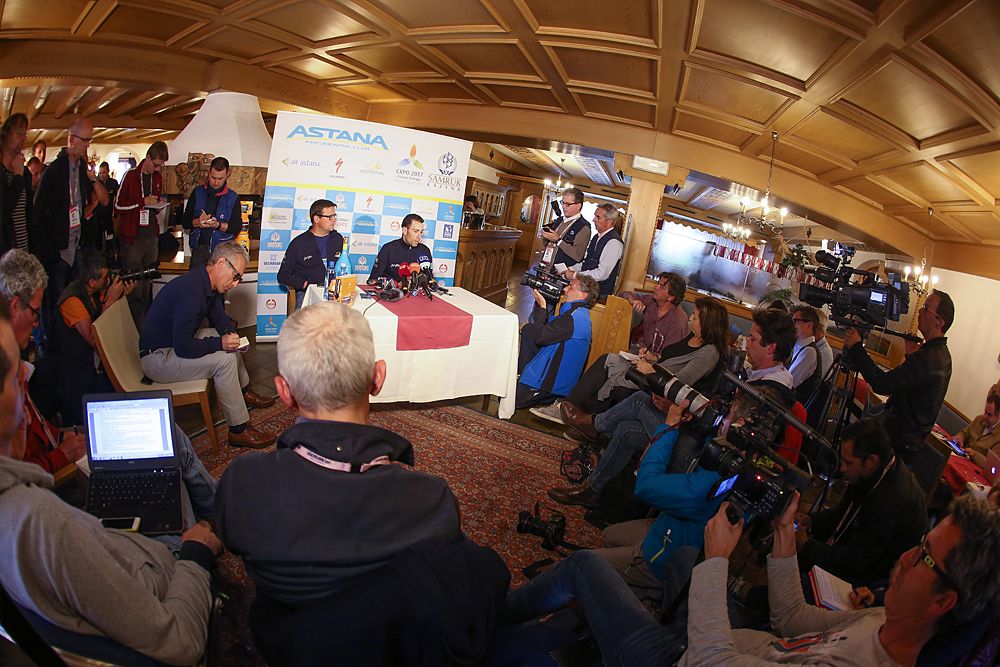The press meet to speak with Vincenzo Nibali in Hell