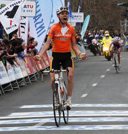 Samuel Sanchez (Euskaltel-Euskadi) wins the stage.