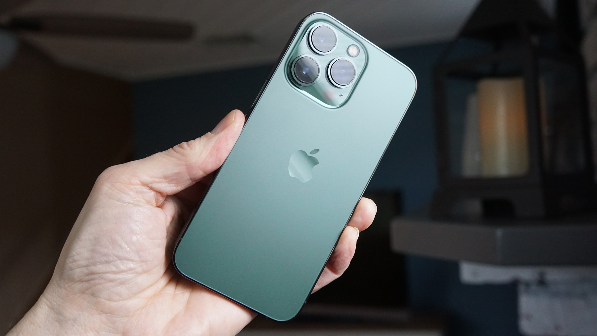 Apple iPhone 13 Pro Alpine Green