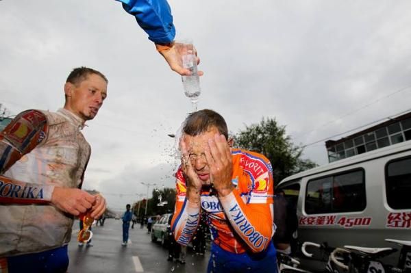 Tomislav Danculovis (Loborika) gets a fresh shower after the race.