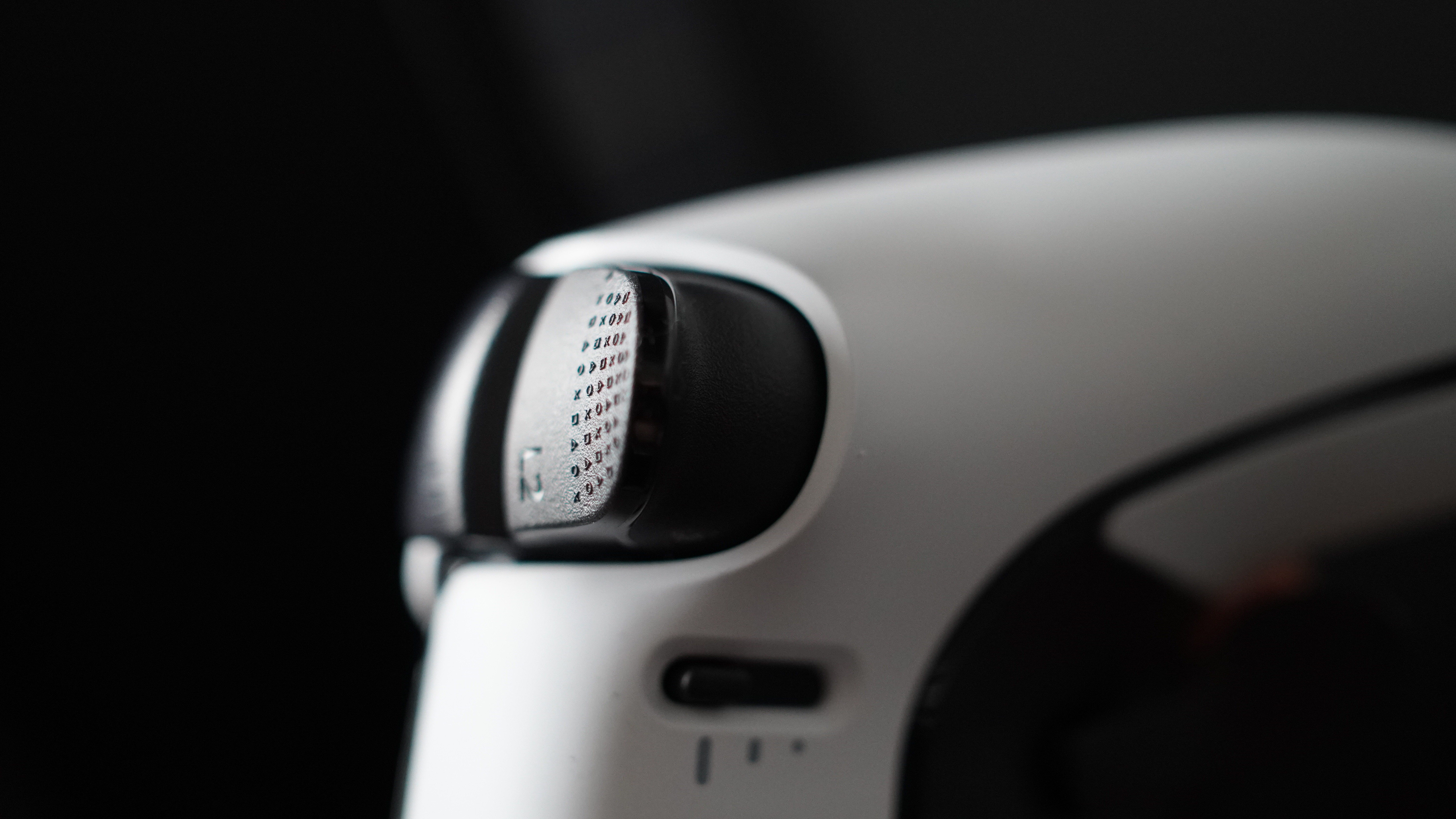 R2 Taste des Duals Sense Edge Controller mit Tasten