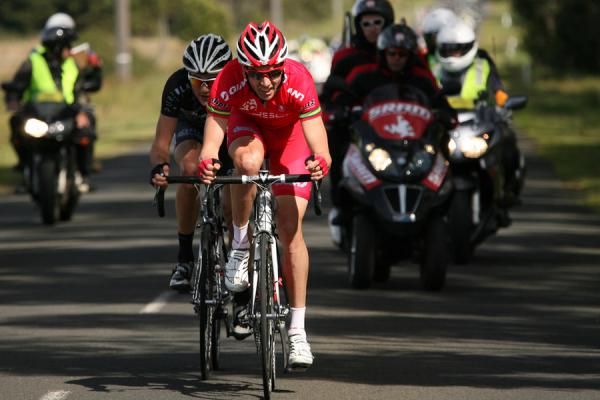 Darren Lapthorne took some of the pressure off his team with a daring attack midway through the race.
