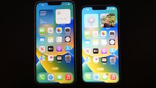 Apple iPhone 14 Plus vs iPhone 14 display