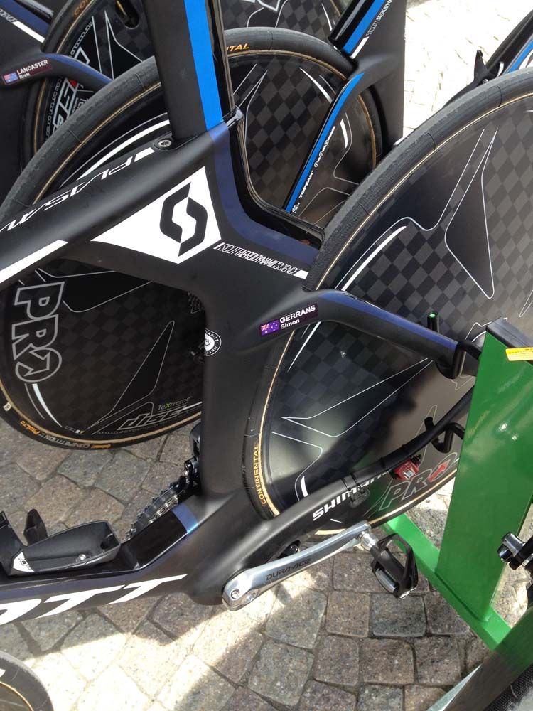 Simon Gerrans and his Orica-GreenEdge teammates all rode black Scott Plasma TT bikes