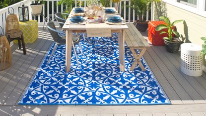 colourful outdoor rug on a decked dining terrace