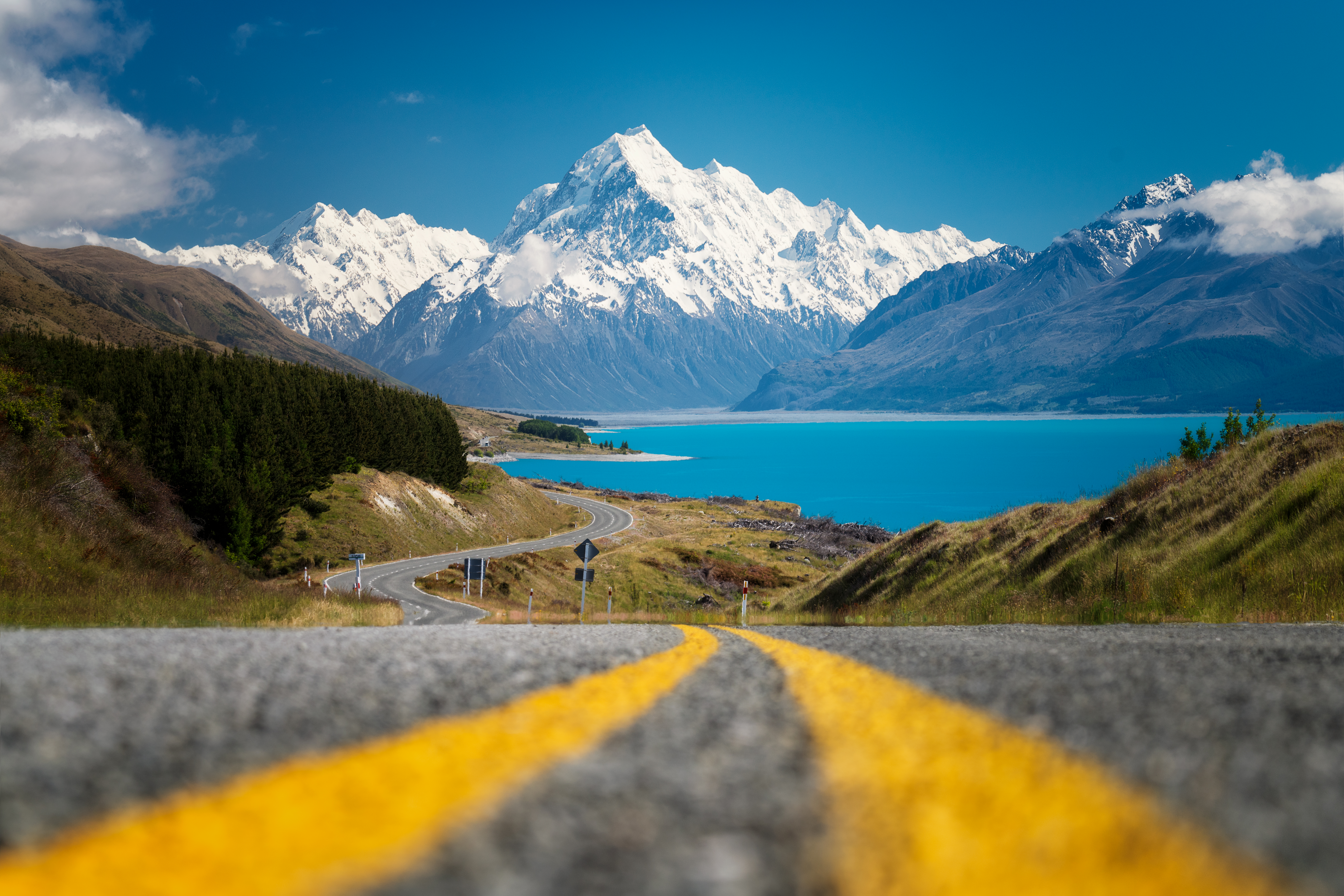 The road to Mount Cook National Park in New Zealand