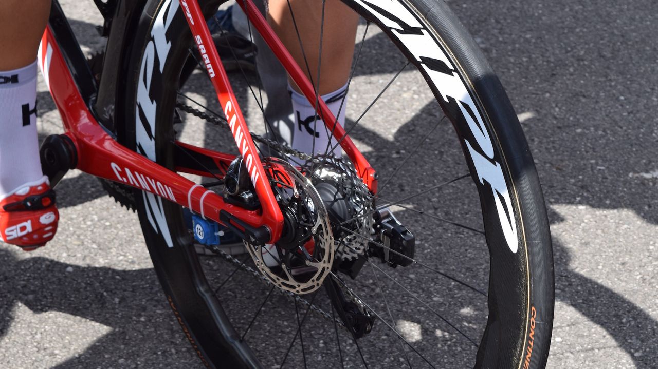 The rear hub features a magnetic clutch to eliminate any mechanical drag when freewheeling