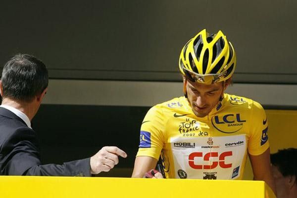 Cancellara glows in yellow at the sign-in