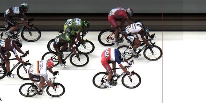 Marcel Kittel (Giant - Shimano) crosses the line ahead of Alexander Kristoff (Katusha) and Arnaud Demare (FDJ.fr)