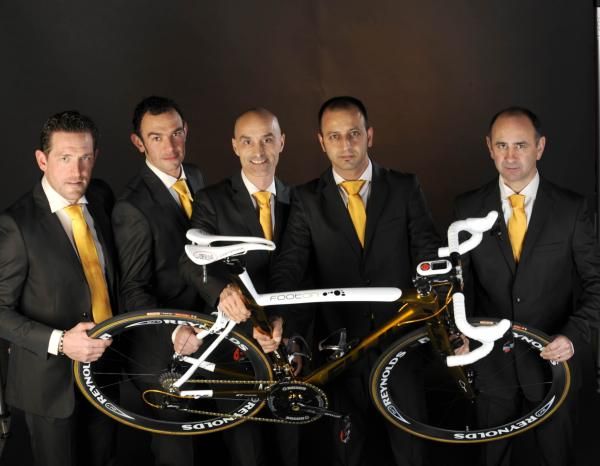 The five sporting directors of Footon-Servetto-Fuji: from left to right, Stefano Zanini, Daniele Nardello, Mauro Gianetti, Joxean Fern&aacute;ndez Matxin and Sabino Angoitia.