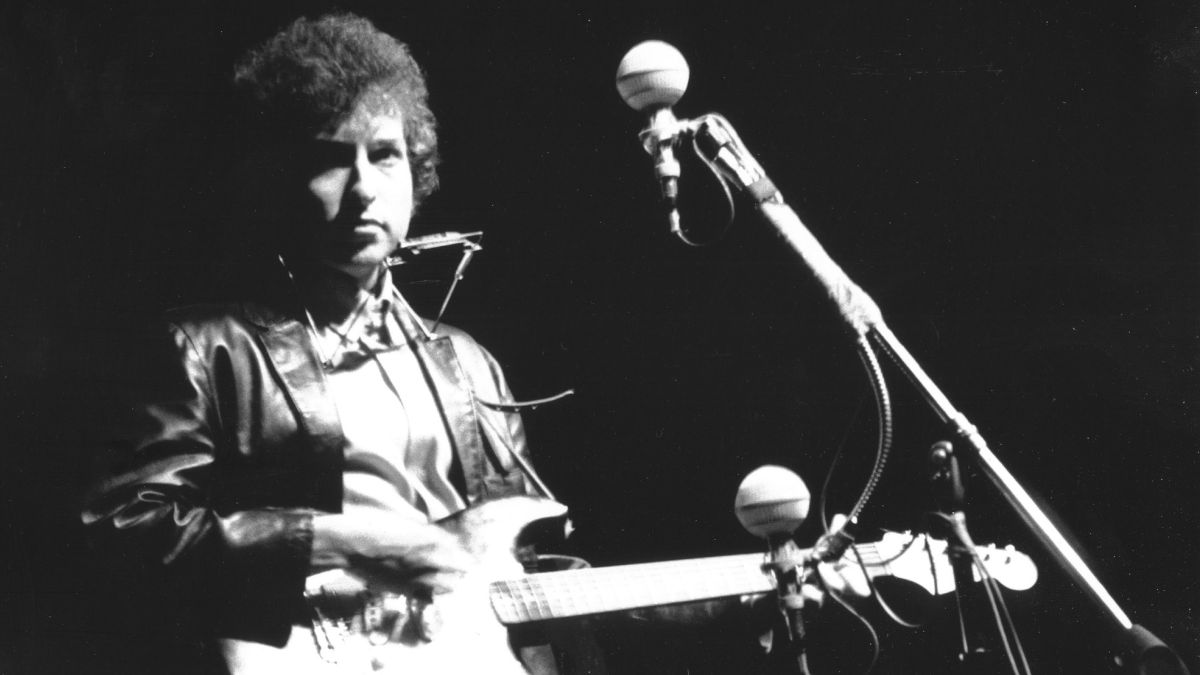 Bob Dylan Goes Electric