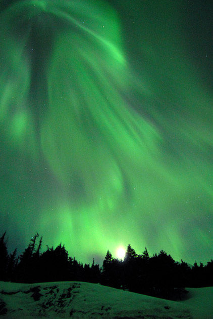 The northern lights hang along the planet&#039;s magnetic field. For the first time, scientists have measured the strength of the field in Earth&#039;s core. 