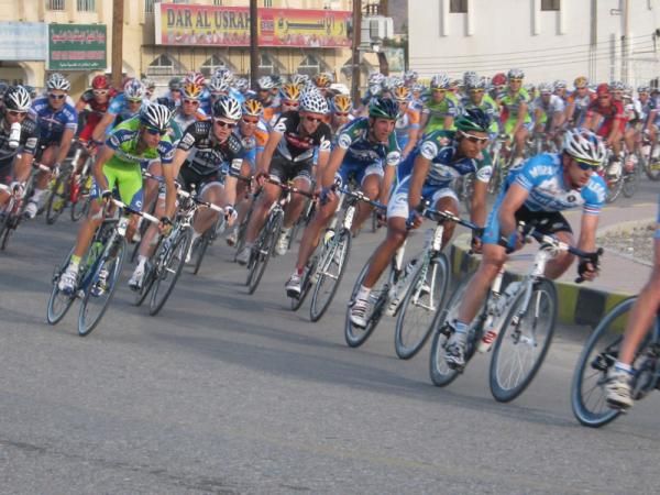 The bunch gets ready for the last lap 7