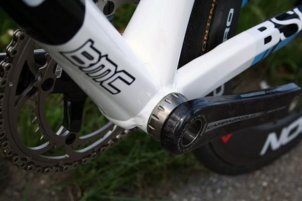 Both the down tube and seat tube take full advantage of the bottom bracket shell width.