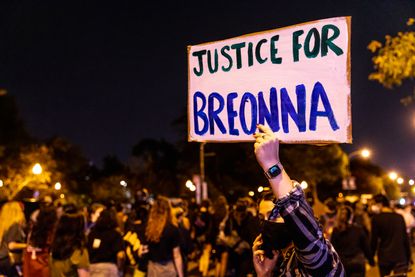 A protester with a Breonna Taylor sign