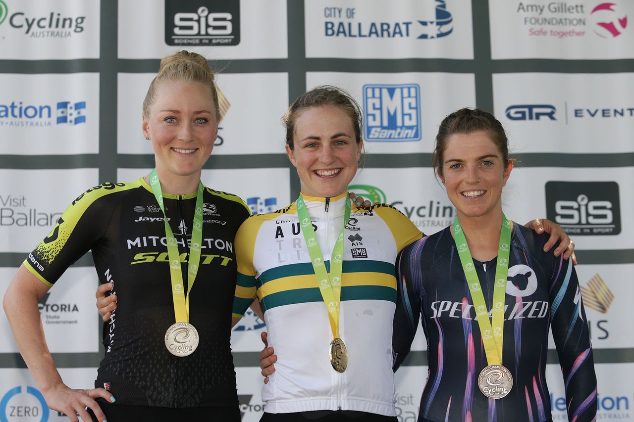 The elite women's Australian time trial podium (-r): Gracie Elvin (Mitchelton Scott), Grace Brown (Mitchelton Scott) and Kate Perry (Specialized Women's Racing)