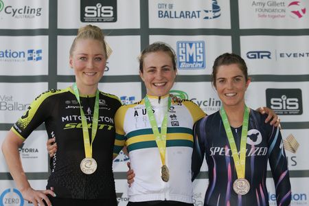 The elite women's Australian time trial podium (-r): Gracie Elvin (Mitchelton Scott), Grace Brown (Mitchelton Scott) and Kate Perry (Specialized Women's Racing)