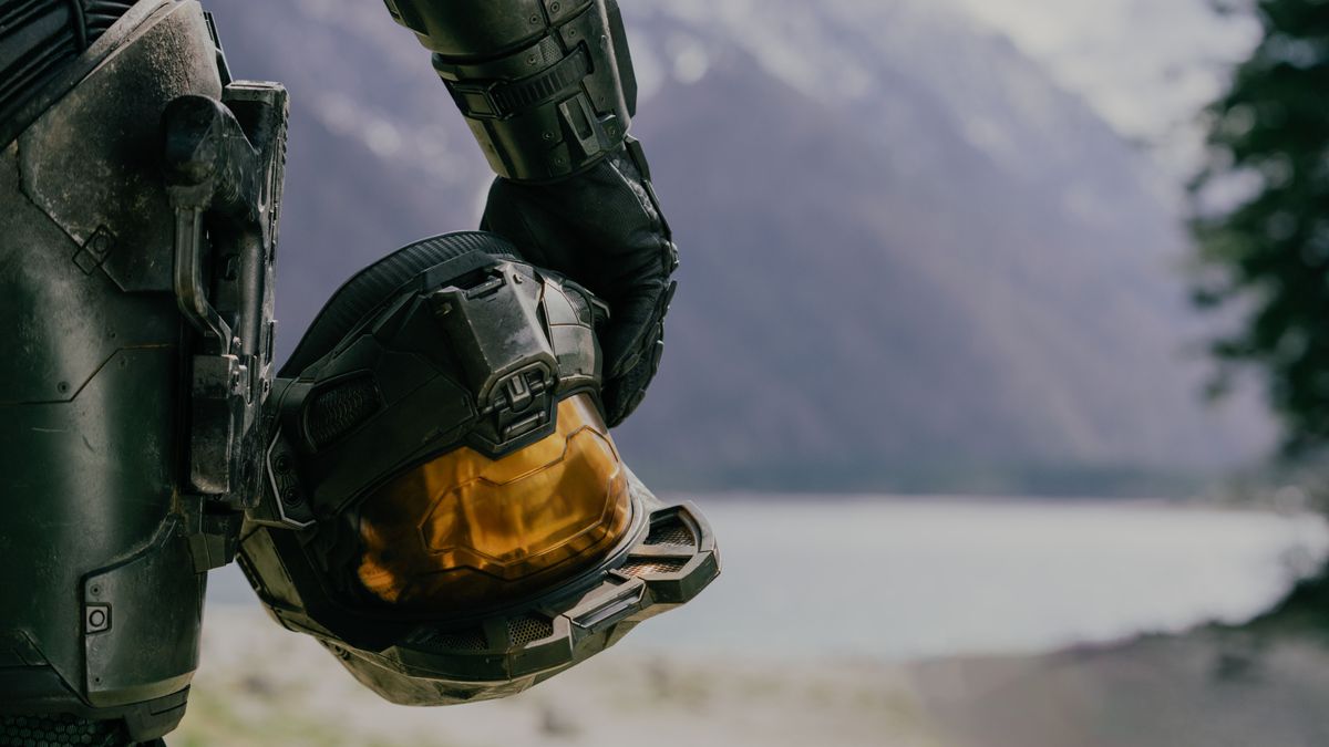 A &quot;Halo&quot; TV show still showing the helmet of Master Chief (Pablo Schreiber) held by his waist