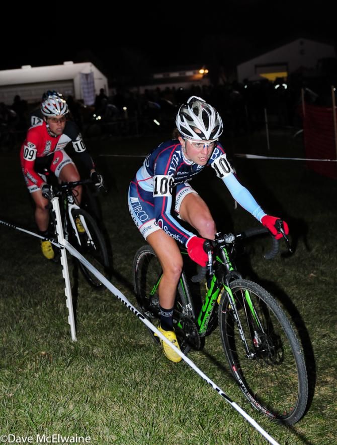 Amanda Miller (TIBCO) leading Amanda Carey very early in the contest