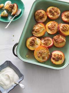 Baked amaretti meringue peaches