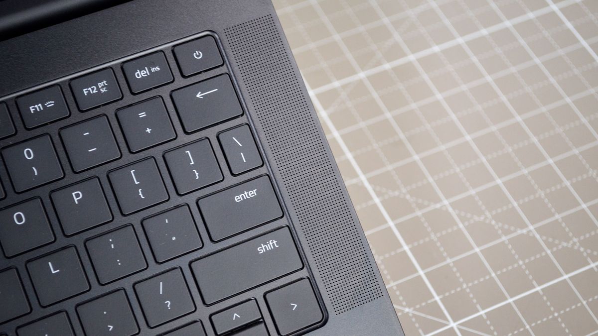 A Razer Blade 14 (2024) on a desk