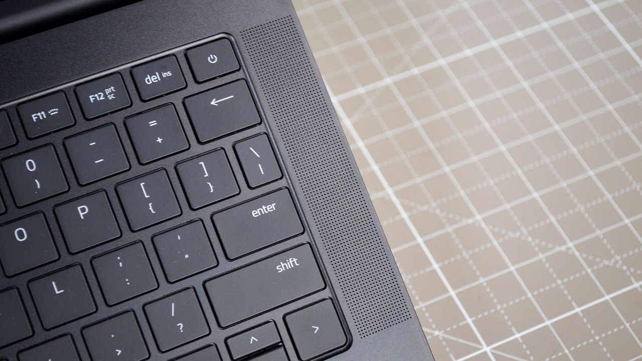 A Razer Blade 14 (2024) on a desk