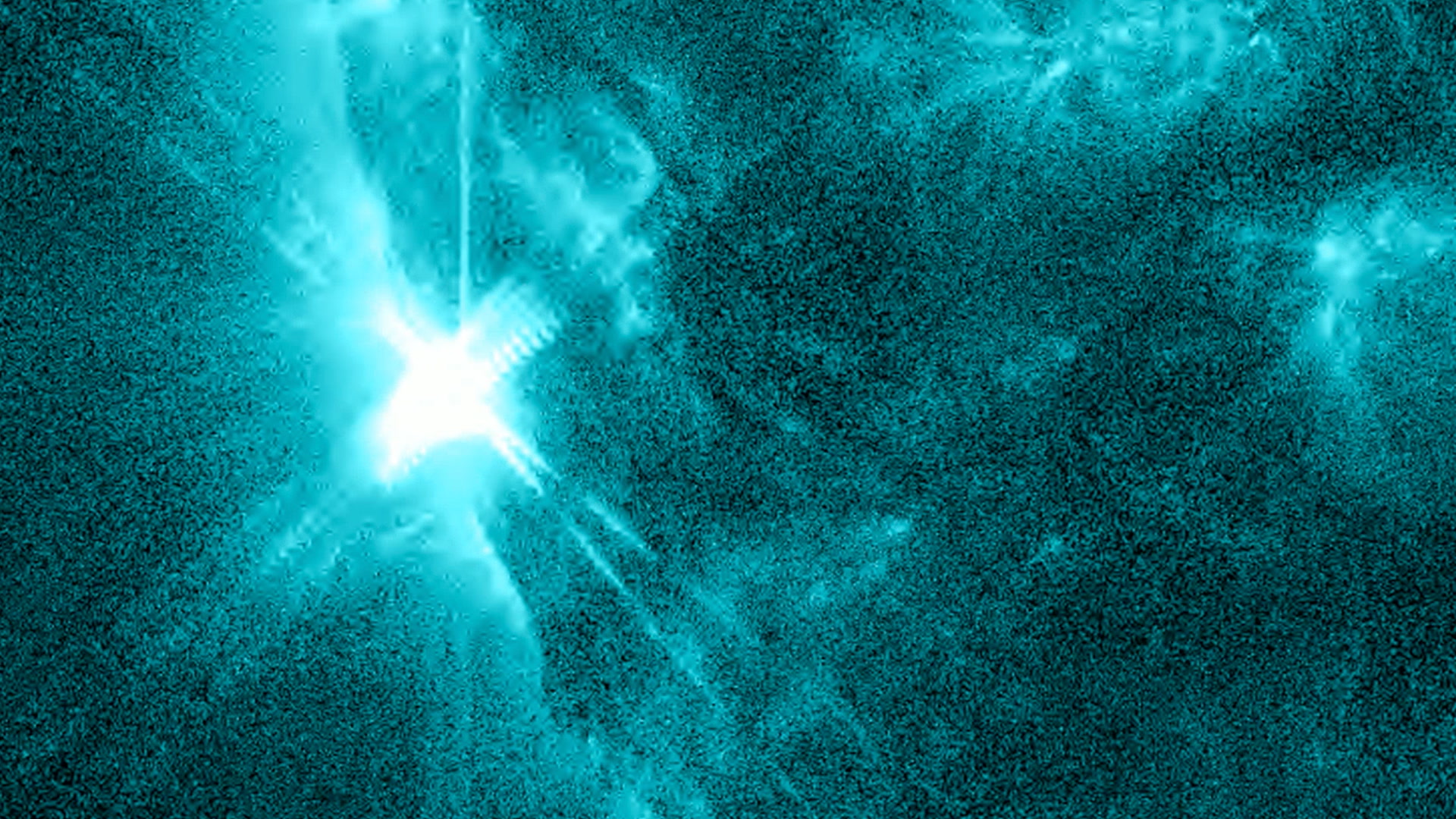 It’s back! Aurora-sparking sunspot returns for rare 3rd trip across the sun, firing off explosive solar flare (video) Space