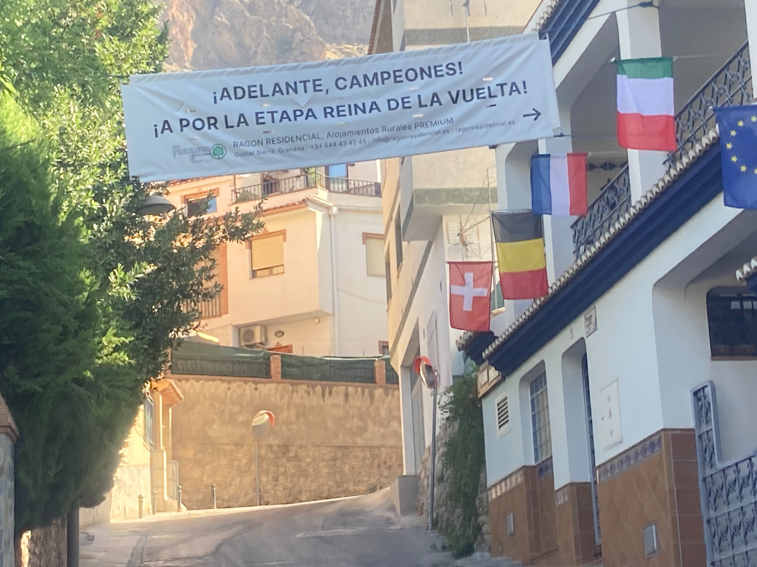The sign in G&amp;uuml;ejar Sierra at the foot of the Collado del Alguacil and Alto de el Duque before the two climbs divide