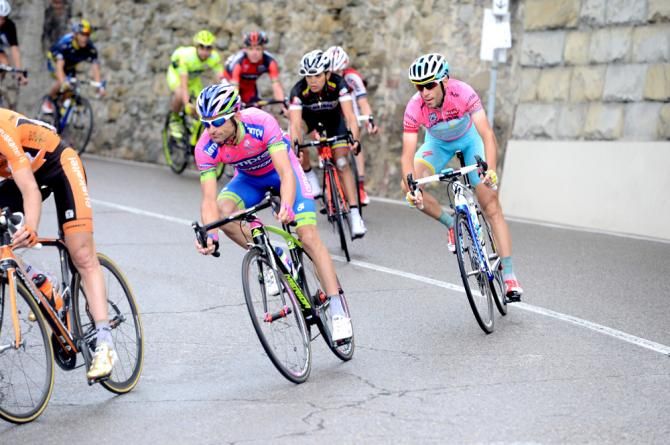 Vincenzo Nibali (Astana) follows Michele Scarponi (Lampre)