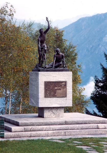 The Coppi statue at the summit of the Ghisallo