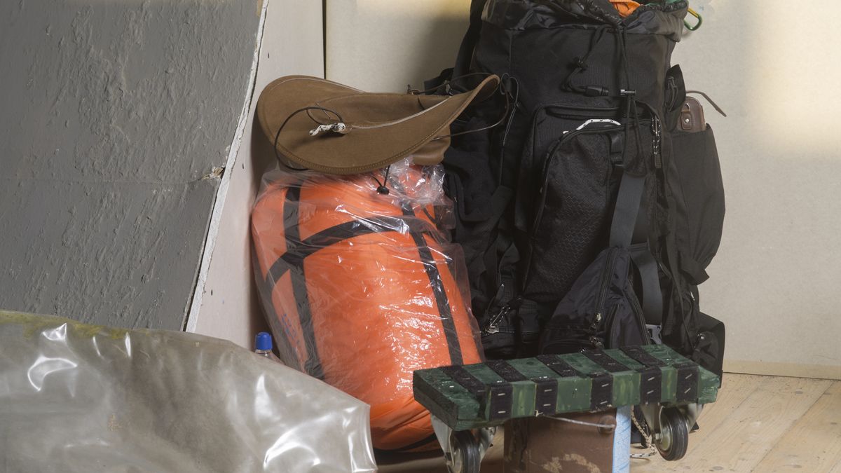 How to attach a sleeping bag to a backpack Advnture